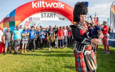 Bagpipes at the starting line of the Kiltwalks